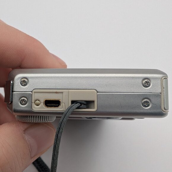 Olympus FE-220 7.1MP 3x Zoom Y2K Camera - TESTED - Picture 10 of 11